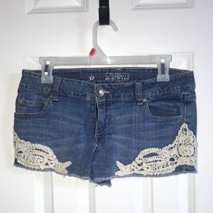 Junior's Jean Shorts With Lace size 9